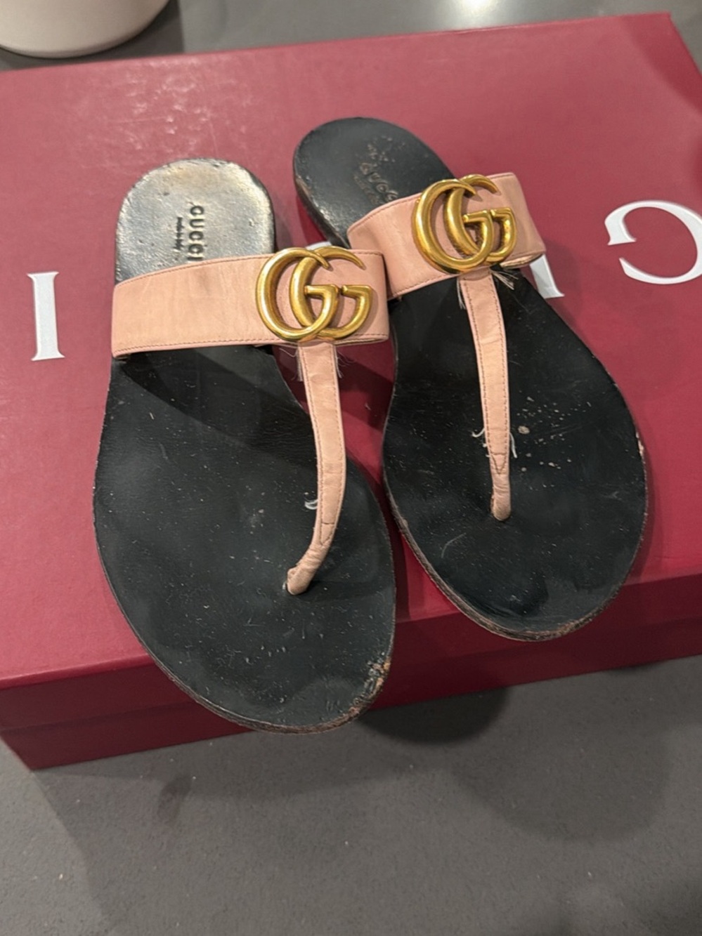 Gucci Pink Leather GG Logo Thong Sandals with Gold Hardware